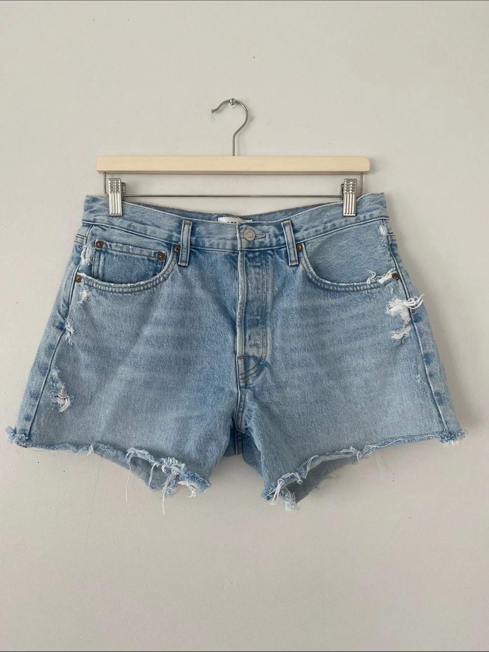 Agolde Light Blue Distressed Denim Cutoff Shorts Sz 29 Coastal Casual Chic